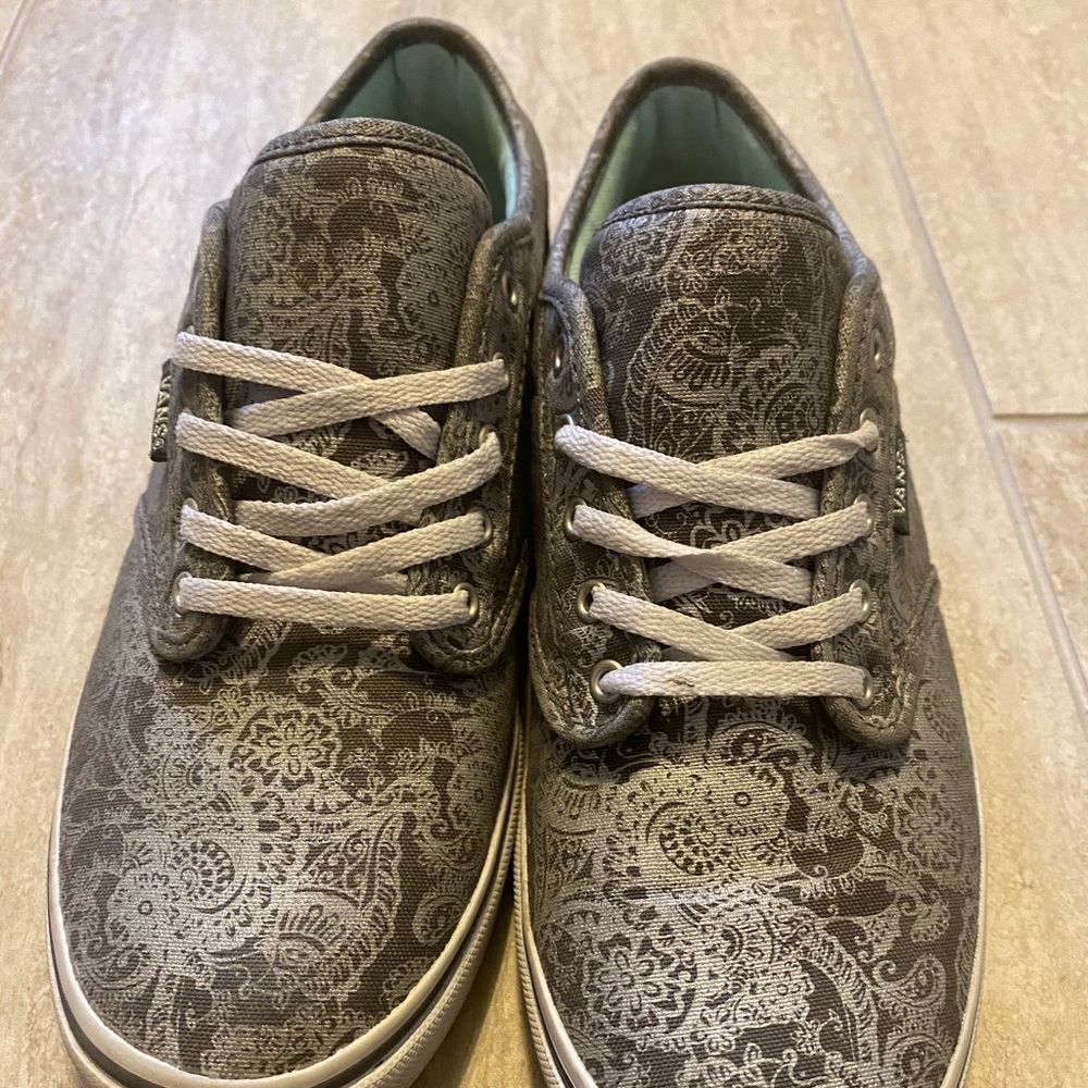 VANS - Picture 2 of 5